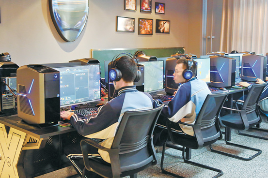 电竞联赛热闹背后的一些解读 电竞学校和天赋自学未来一致吗